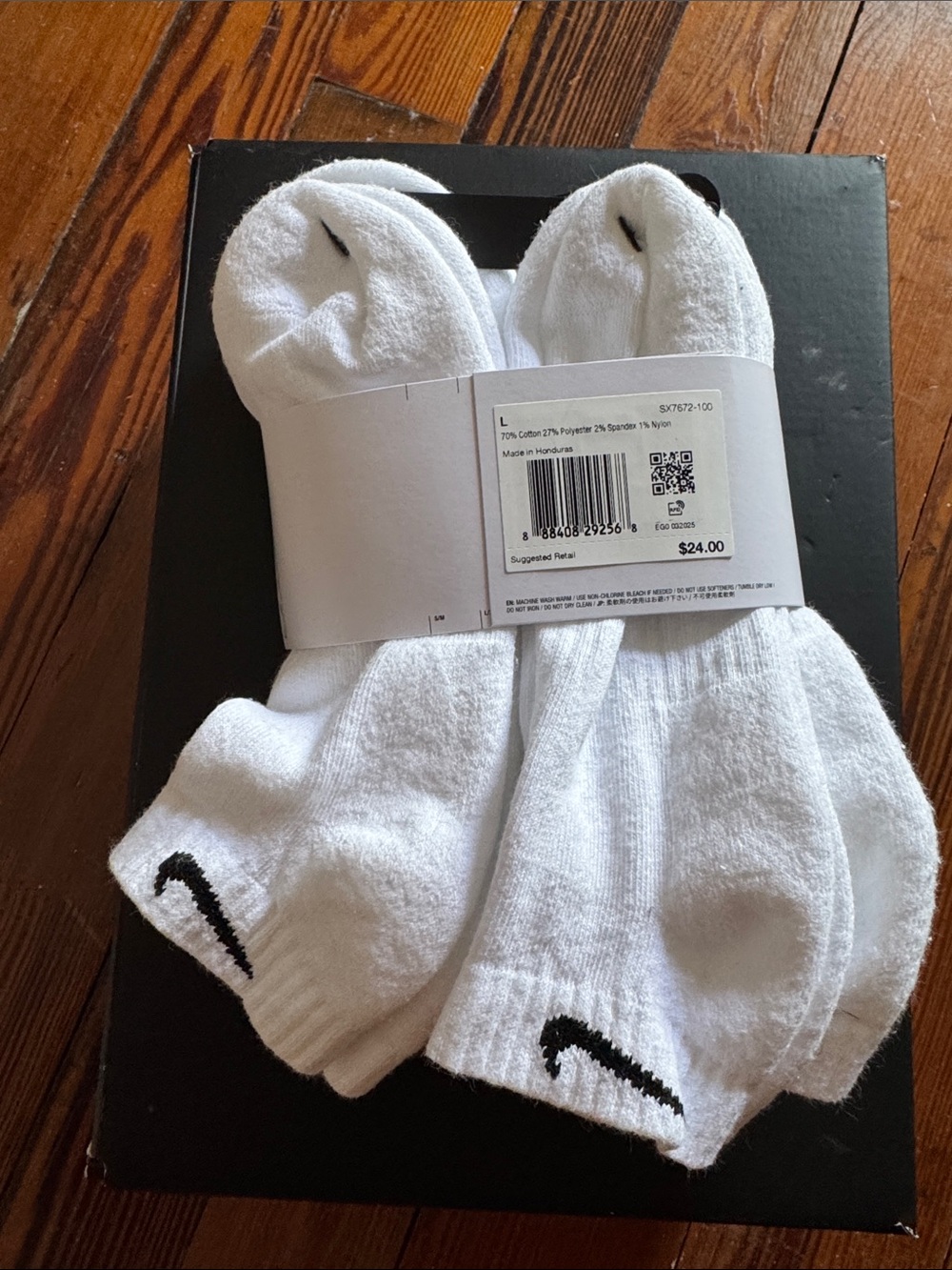 Nike White Low-Cut Everyday Athletic Socks with Black Swoosh - 6 Pack - Picture 2 of 2